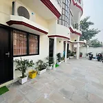 Log Inn Banaras